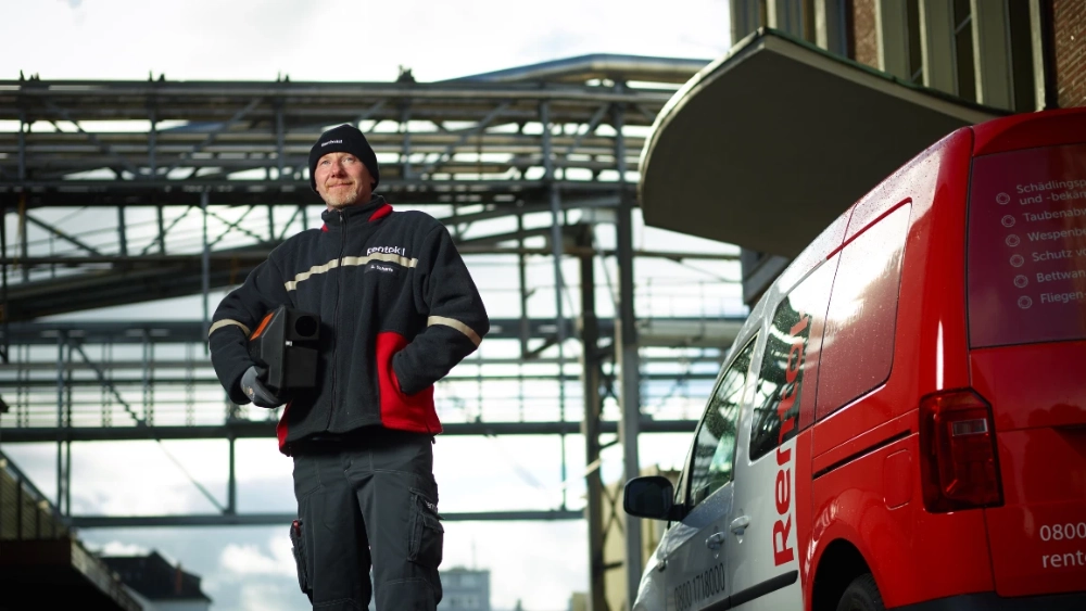 image-stock-rentokil-colleague-technician-germany-autogate-food-pro-getty-70933160